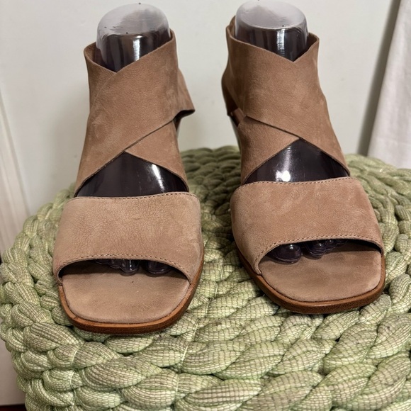 Eileen Fisher Ann Tan Nubuck Soft Crisscross Strap Block Heel Sandals - Picture 6 of 10